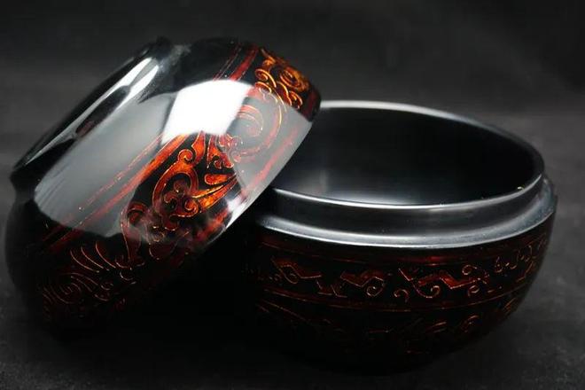 成都漆艺 雕镂扣器，百伎千工的千年匠心